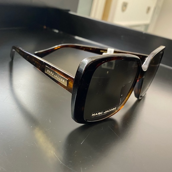 Marc Jacobs Havana Square Frame Women’s Sunglasses - Picture 4 of 7